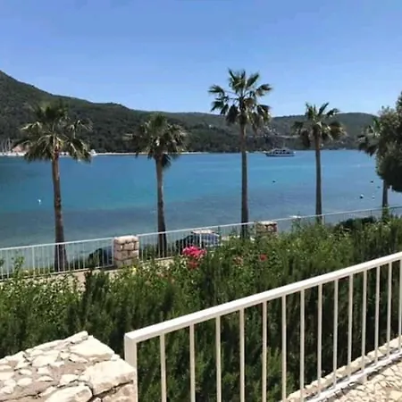 Bay *